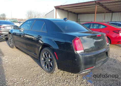 2015 Chrysler 300 300S z USA, uszkodzony, nr VIN 2C3CCAGG7FH736293